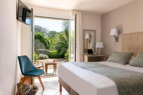 a bedroom with a bed and a sliding glass door at San Giovanni in Porto-Vecchio