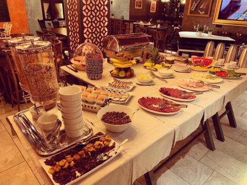 Comida en o cerca de este hotel