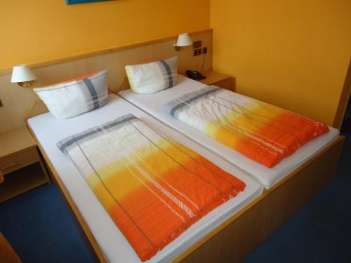 
Ein Bett oder Betten in einem Zimmer der Unterkunft Hotel Alento im Deutschen Haus
