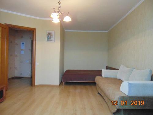 a living room with a couch and a table at Уютная квартира в районе Медуниверситета in Vinnytsya