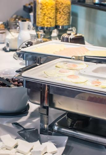 Makanan di atau berdekatan hotel