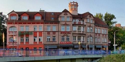 Das Gebäude in dem sich das Hotel befindet