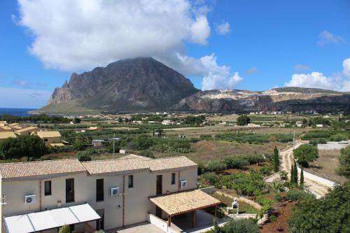 a view of a mountain with a house in the foreground at Baglio Mazzara in Custonaci
