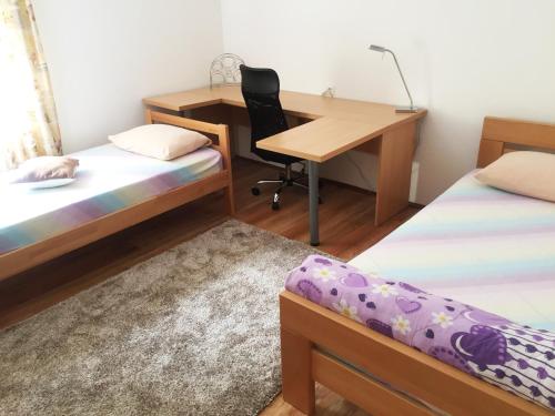 En eller flere senge i et værelse på Apartman Marina