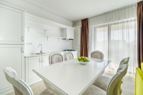 Η κουζίνα ή μικρή κουζίνα στο Miramare Residence Aparthotel