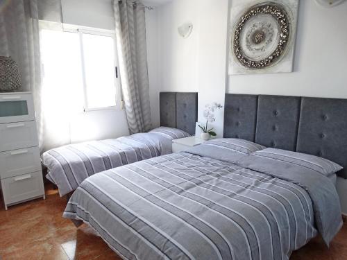 Ліжко або ліжка в номері Apartamento Adrianna, Tomillo, Torrevieja