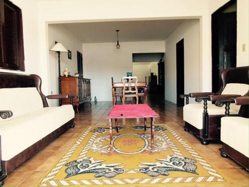 a living room with a couch and a table in it at Recanto do Lago Triunfo in Triunfo