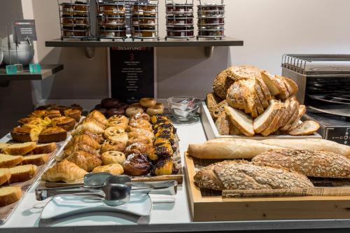 a bakery with many different types of breads and pastries at Parador de Hondarribia in Hondarribia