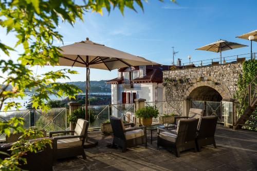 a patio with a table and chairs and an umbrella at Parador de Hondarribia in Hondarribia