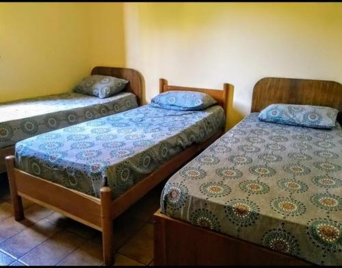 two twin beds in a room with at Recanto do Lago Triunfo in Triunfo