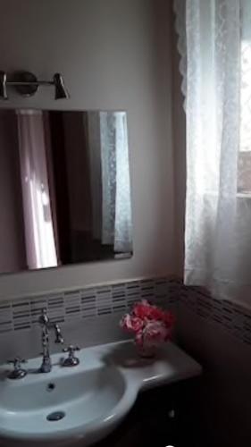 Ένα μπάνιο στο B&B La Giara