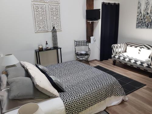 a living room with a bed and a couch at Le Clos d'Any in Fontet