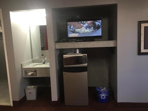 Un baño de Haven Inn & Suites