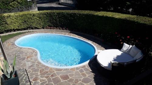 an overhead view of a swimming pool in a garden at Franciacorta Suite in Corte Franca