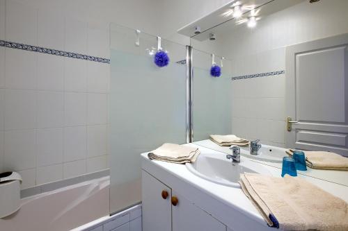 Salle de bains dans l'établissement Appartement Pyla Les Cèdres