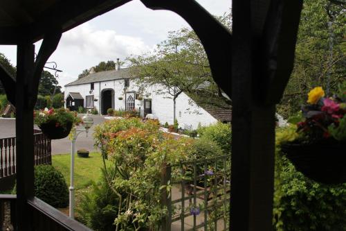 Taman di luar Gretna Hall Hotel