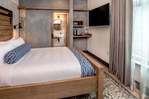 a bedroom with a large bed and a television at Hotel 1868 in Cambridge