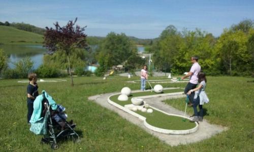 a group of children playing around a miniature golf course at Résidence L'Oustal Del Carlat in Carla-Bayle