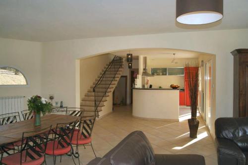 Photo de la galerie de l'établissement L' oliveraie, à Mirabel-aux-Baronnies