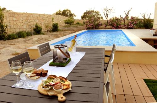 Piscina en o cerca de Four Winds Farmhouse