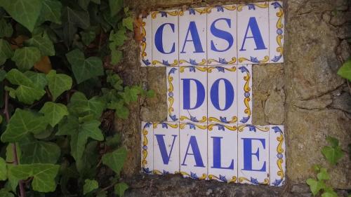 a street sign that says casa do value at Casa do Vale in Sao Pedro de Tomar