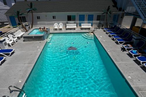 Bazén v ubytování Riviera Resort & Suites nebo v jeho okolí
