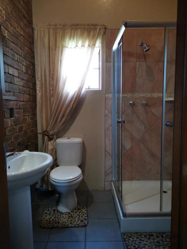 Bilik mandi di Bastille de Blignaut B&B