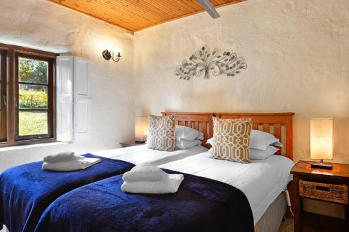 Ένα ή περισσότερα κρεβάτια σε δωμάτιο στο Bo La Motte Farm Cottages
