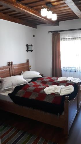 a bedroom with a bed with a blanket on it at Pensiunea Georgiana in Şieu