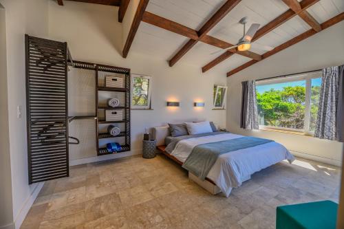 Gallery image of Villa Topaz Above West Bay with 360 Degree Views! in West Bay