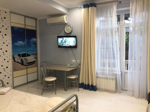 TV tai viihdekeskus majoituspaikassa Krasnopolyanskaya