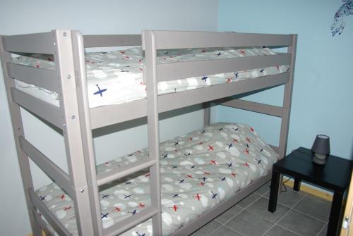 เตียงสองชั้นในห้องที่ GRANGE du BOSQUET