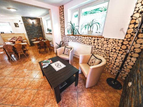 a living room with chairs and a table at Hostel & Apartments u Florka 2 in Zakopane