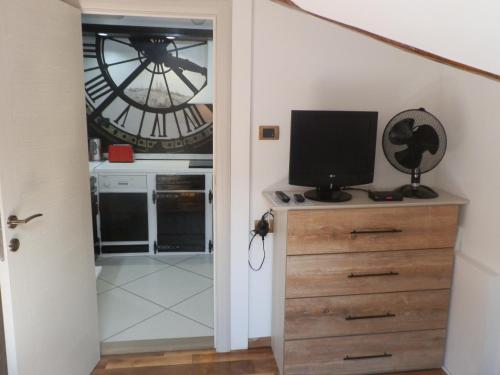 a room with a tv and a dresser with a television on it at Apartman Rustik in Belgrade