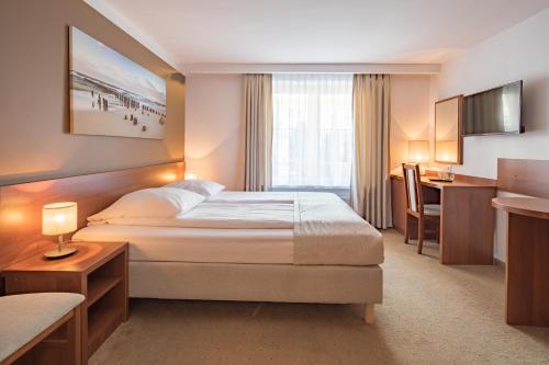 a hotel room with a bed and a desk at Rancho Willa & Restaurant in Rewal