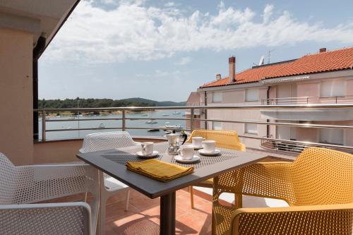 Seafront apartment Gaby
