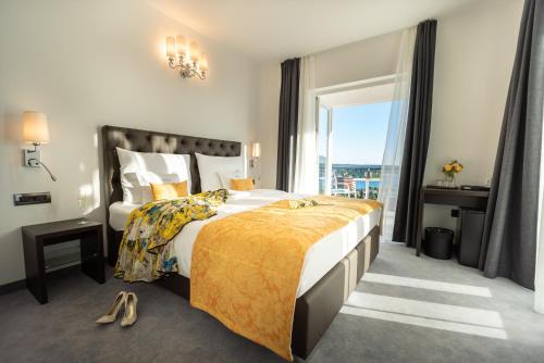 Postel nebo postele na pokoji v ubytování Villa Bellevue Portoroz-Portorose