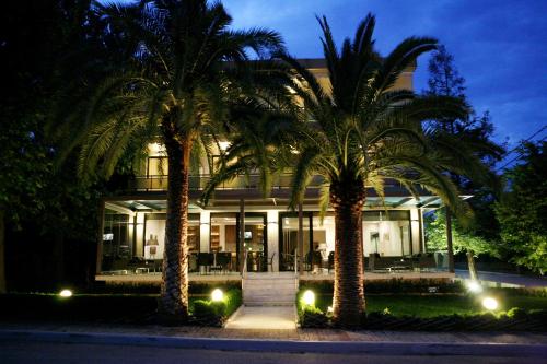 Un jardín fuera de Alexakis Hotel & Spa