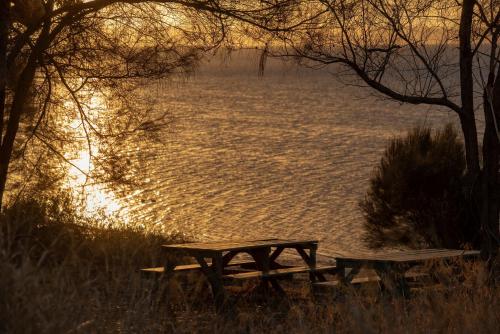 a picnic table next to a body of water at Mercure Kangaroo Island Lodge in American River