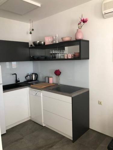 Gallery image of Apartmani ROBERTA in Bol