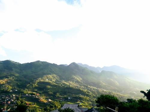 a view of a valley with mountains in the background at Surelee Homestay in Sa Pa