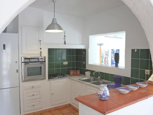 Køkken eller tekøkken på Villa Mariona by Interhome