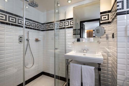 Ванная комната в Hotel Monsieur & Spa