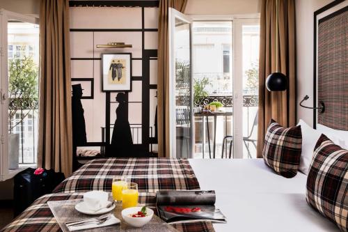 Кровать или кровати в номере Hotel Monsieur & Spa
