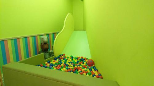 a green box filled with colorful balls in a room at Happiness Yes Inn in Luodong