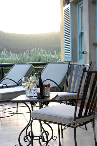 Balkoni atau teres di Franschhoek Country House & Villas