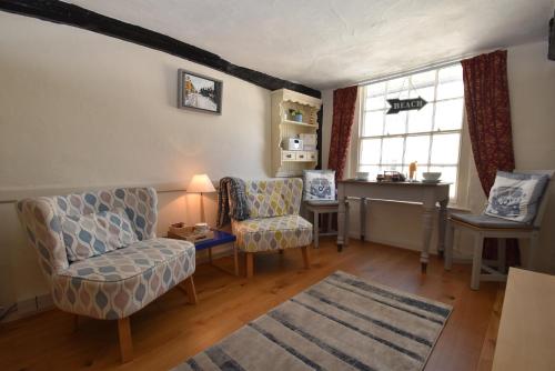 a living room with two chairs and a desk at Old Town Bolthole in Hastings