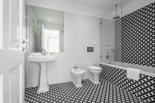 Un baño de Caléway Hotel