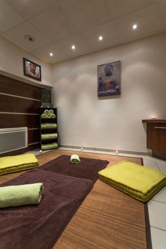 a room with two bean bags on the floor at Villa Cécile in Yvoire