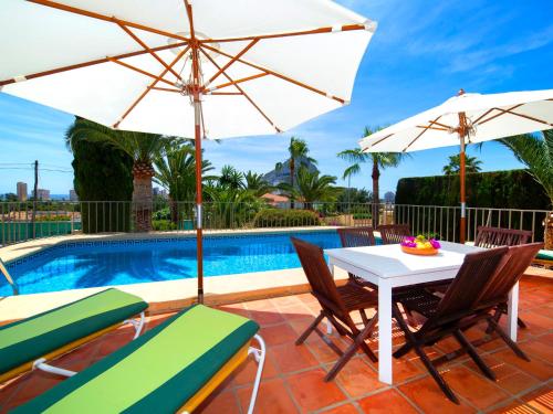 Bazén v ubytovaní Holiday Home Alma by Interhome alebo v jeho blízkosti